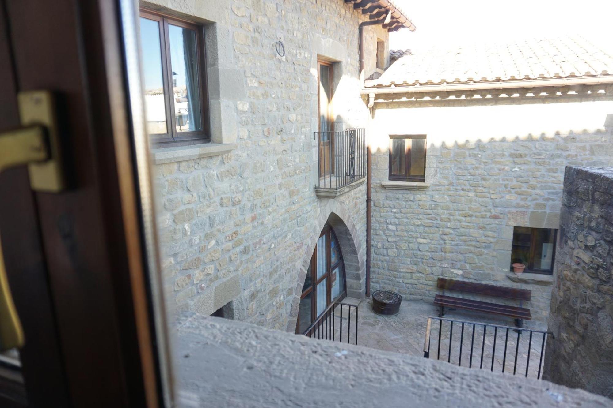 Albergue De Sos Del Rey Catolico Exterior photo
